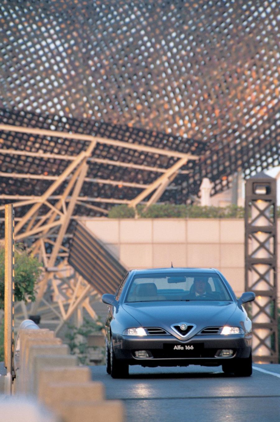  Alfa Romeo 166 (936) 1998 года  (фото 22 из 73)